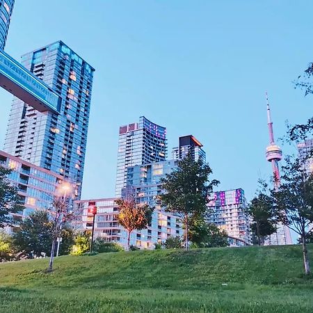 Upscale Downtown Toronto Condos By Cn Tower Exterior foto
