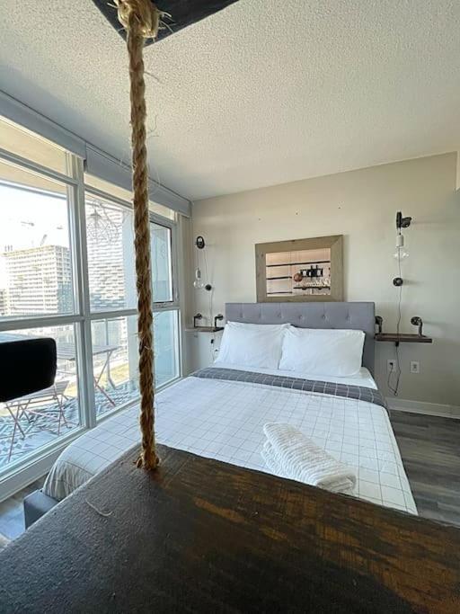 Upscale Downtown Toronto Condos By Cn Tower Exterior foto